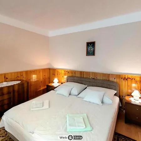 Csanyi Vendeghaz Apartment *