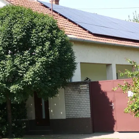 דירה Csanyi Vendeghaz